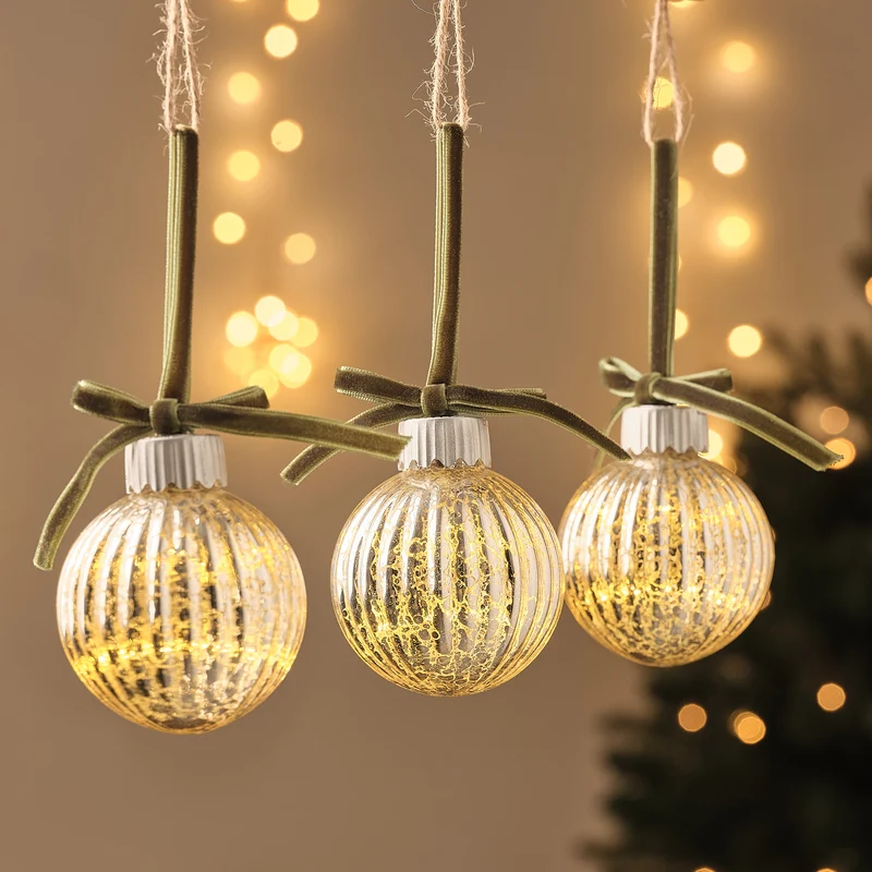 3er-Set LED-Weihnachtskugeln aus Glas mit grüner Schleife