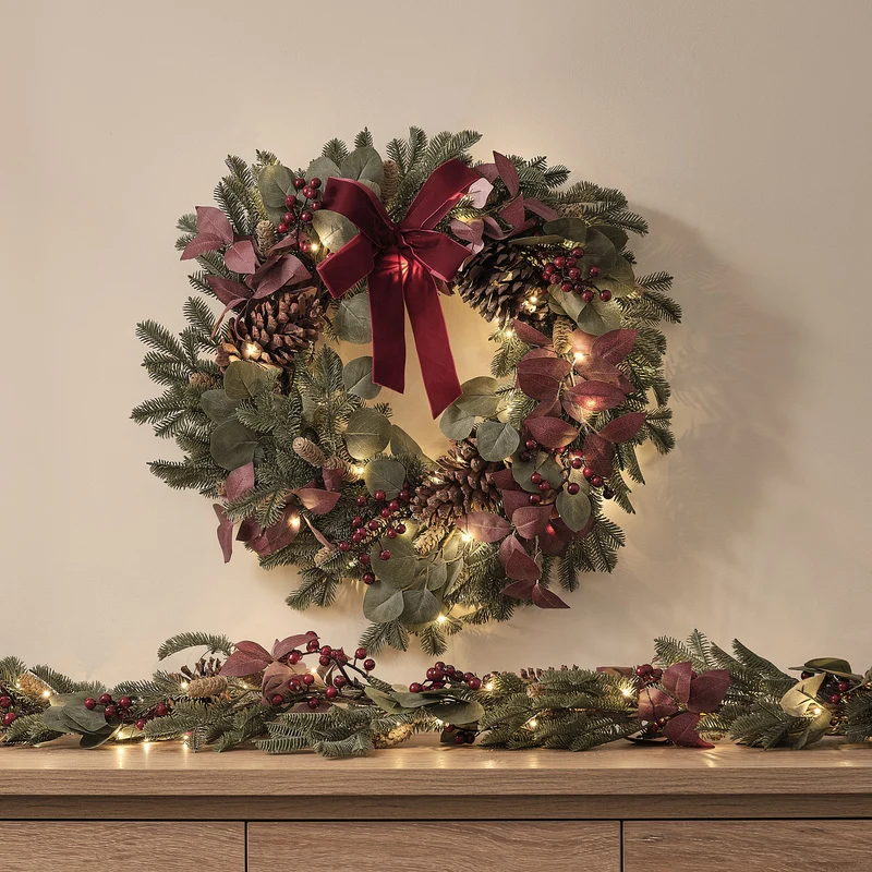 60 cm Outdoor-Weihnachtskranz und 1,5 m Girlande mit Beleuchtung und Tannenzapfen